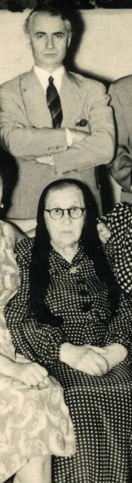 Salomn Chichilnisky (Herzona Guvernia, Ukrania, 1898 - Buenos Aires, Argentina, 1971) y su madre, Ana Rosa Svetliza de Chichelnitzky (Odessa, Ukrania, 1877 - Buenos Aires, 1960). Electroneurobiologa 14 (1), 2006